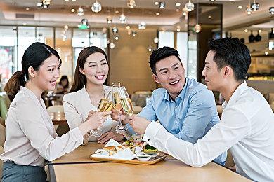 恐怖新作《Saborus》公布 扮演小鸡逃离屠宰场